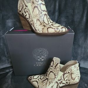 Vince Camuto Bootie NWT